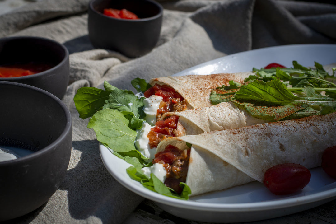 Schnelle Wraps mit Hackfleischsoße und Rucola